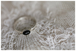 Oval onyx stack ring